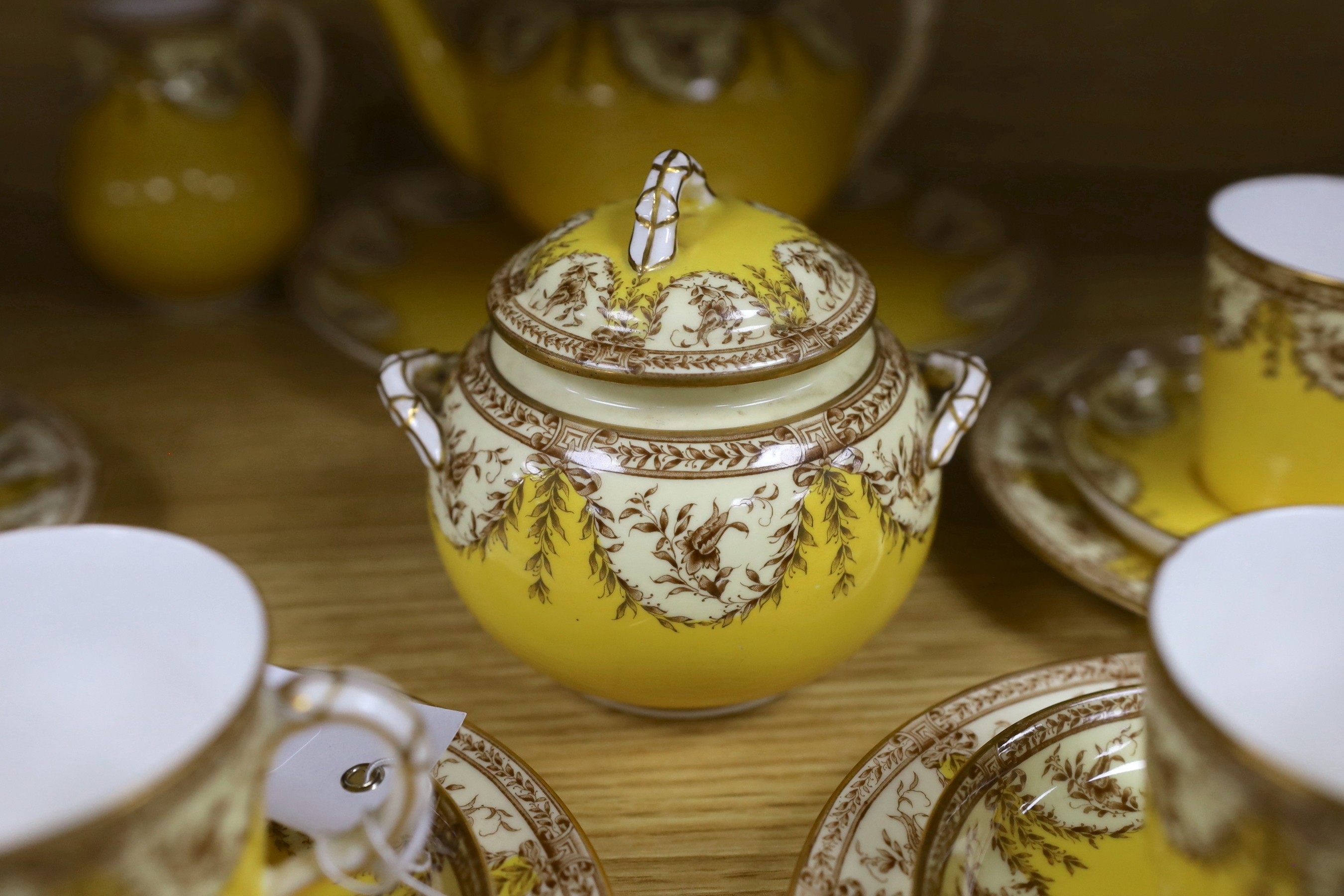 A yellow ground Worcester porcelain tea set